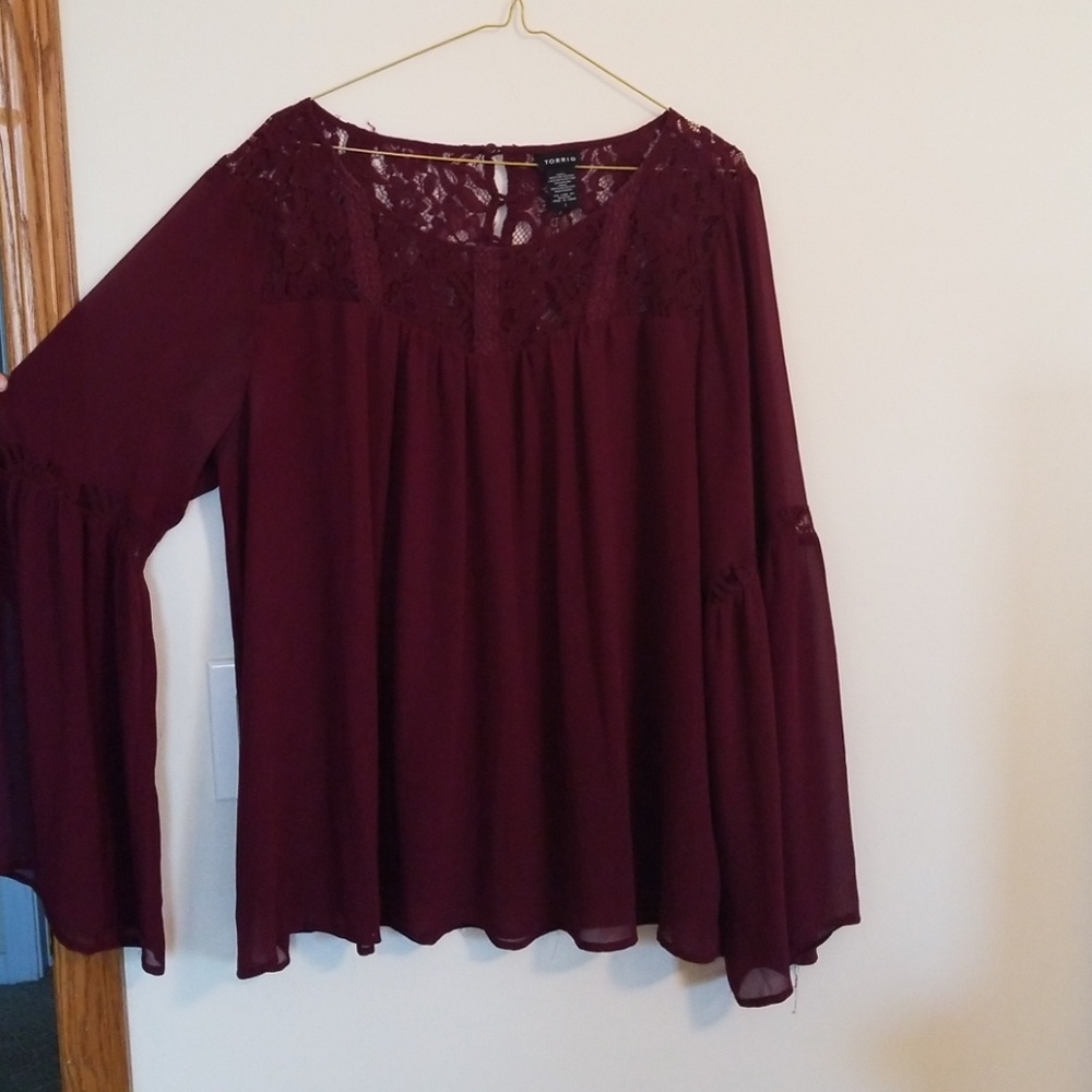 Maroon flowy, Lacey top! Torrid size 1